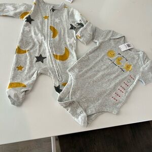 Old Navy Gray Baby Onesie and Pajama Set with Stars and Moons